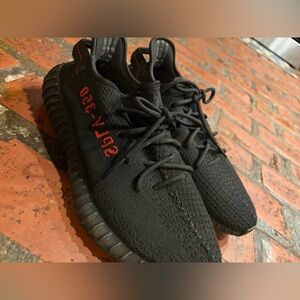 Adidas Kanye West Yeezy Boost
350 V2 BRED Size 11.5 With Flaws
